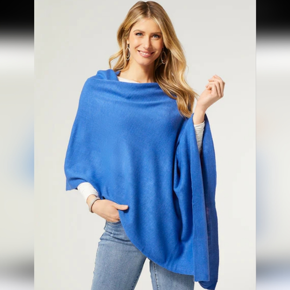 Coco + Carmen One Size Lightweight Blue Versatile Capsule Women's Shawl Poncho